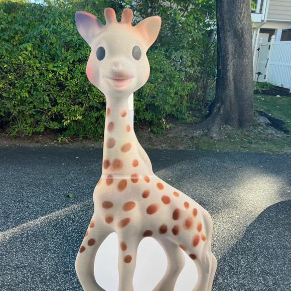 Sophie La Giraffe-Shaped Decorative Stand